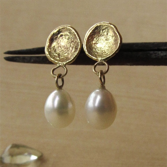 Pearl earrings. Gold earrings.